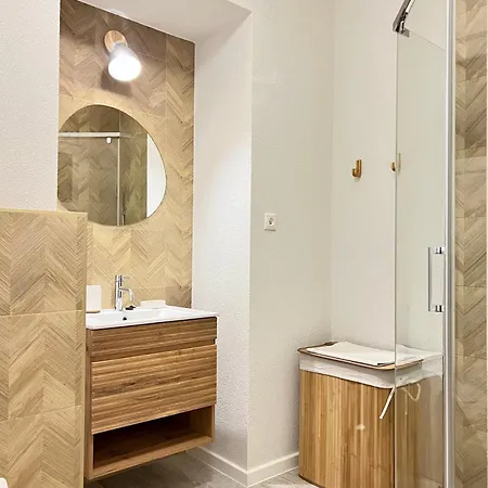Cozy Nest In The Center Near With Parking Apartment Piest'any